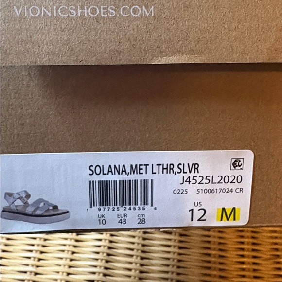 Vionic Women’s Size 12 Metallic Silver Sandals NIB - Picture 3 of 9